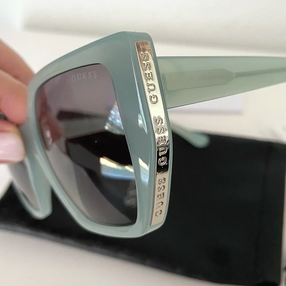NEW GUESS 54mm Butterfly Gradient Sunglasses